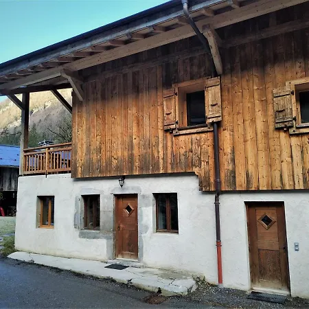 Dans Ferme Renovee Au Coeur Du Grand Massif Apartment